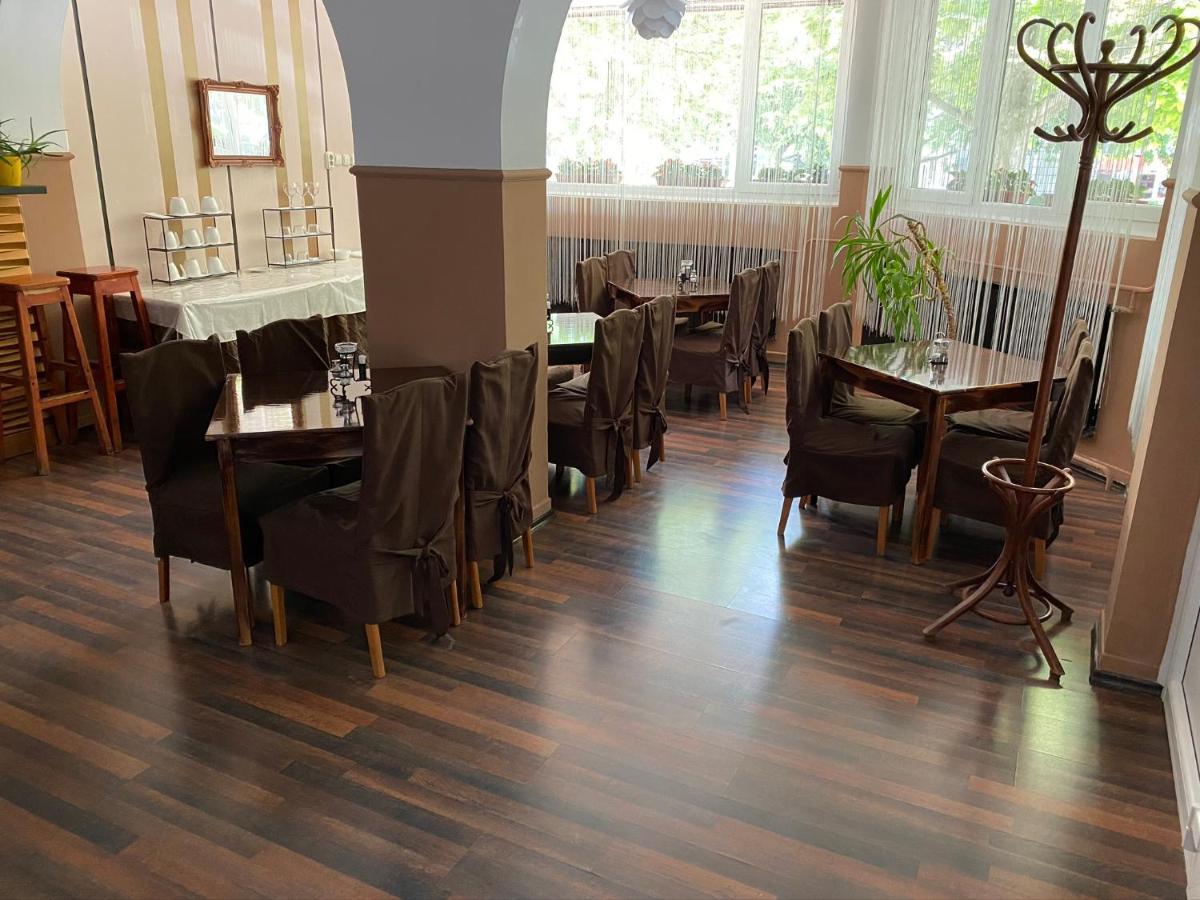 Bed & Breakfast Belvarosi Panzio