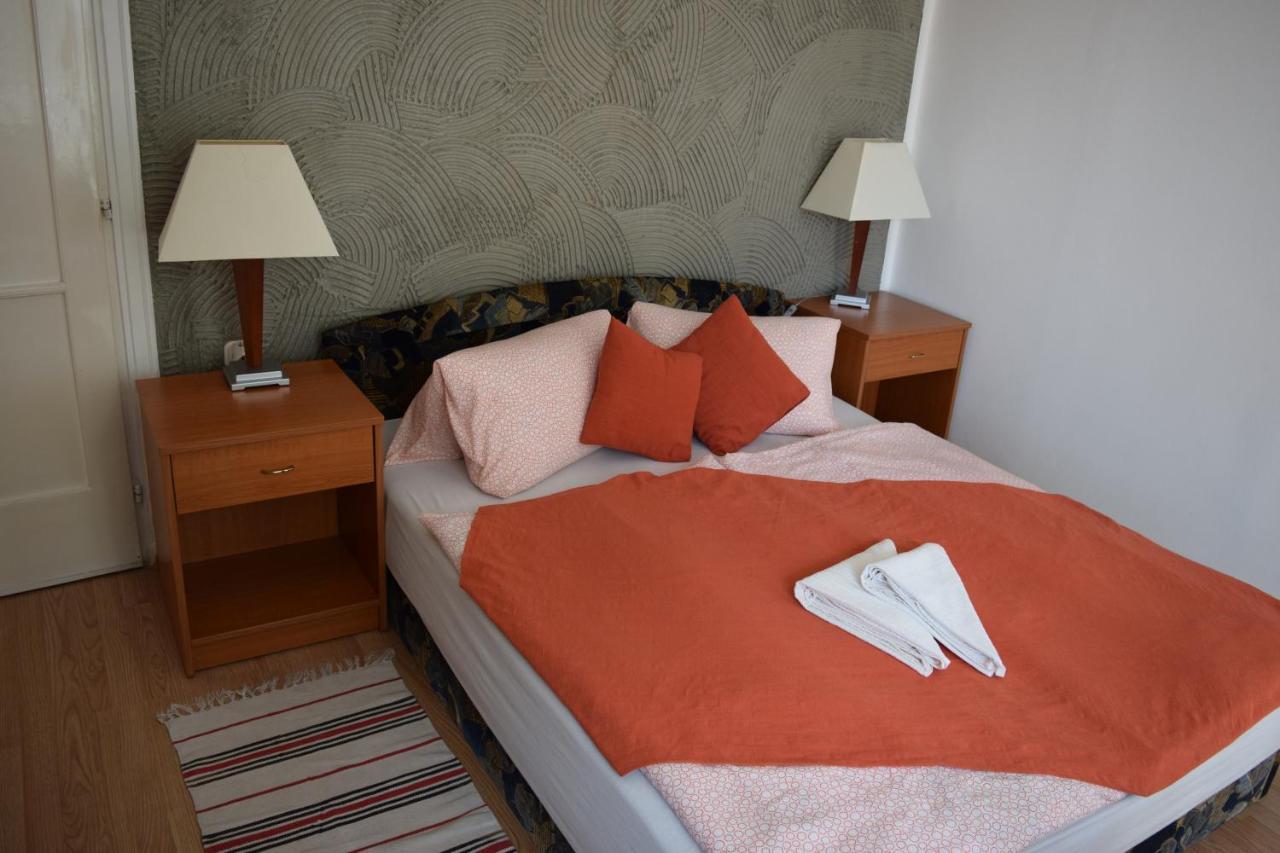 Bed & Breakfast Belvarosi Panzio